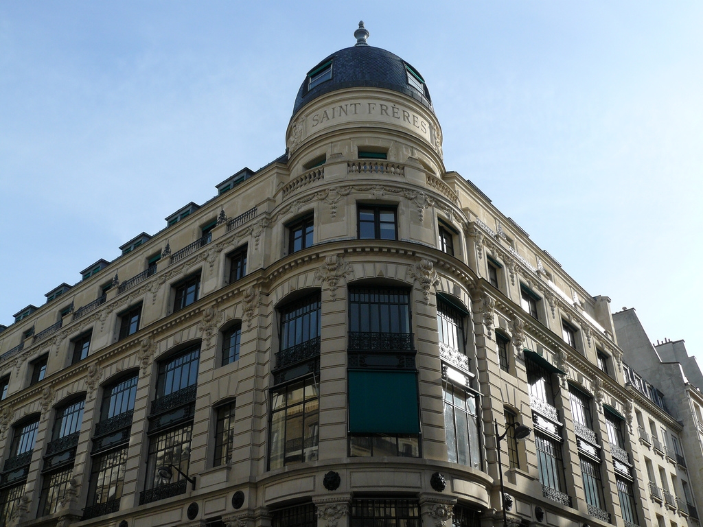 Saint-frre--immeuble-rue-Louvre-Paris